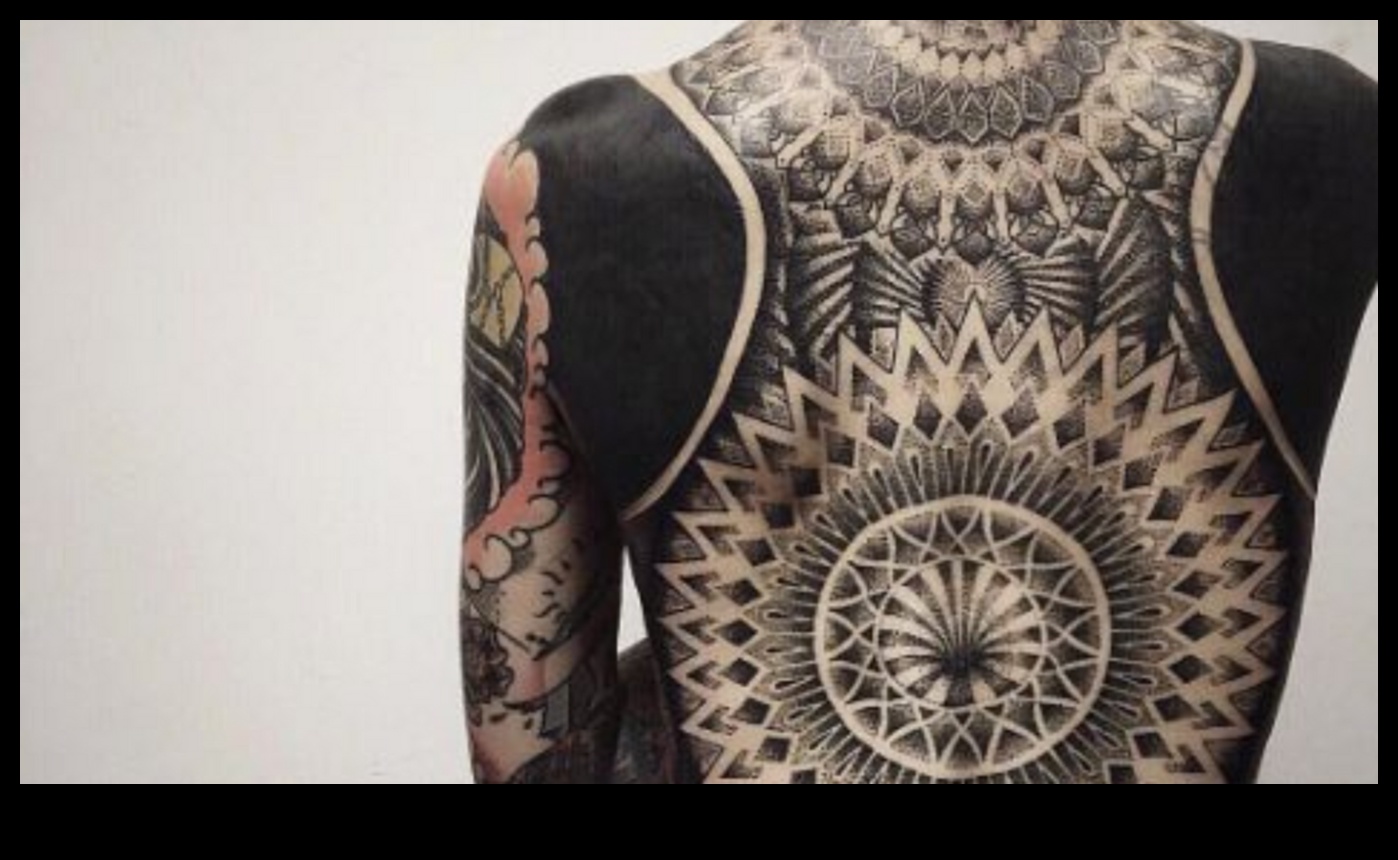 مفروشات الوشم قصص منسوجة عن الهوية والتعبير 3 نسيج الوشم: نسج القصص من خلال التصميم