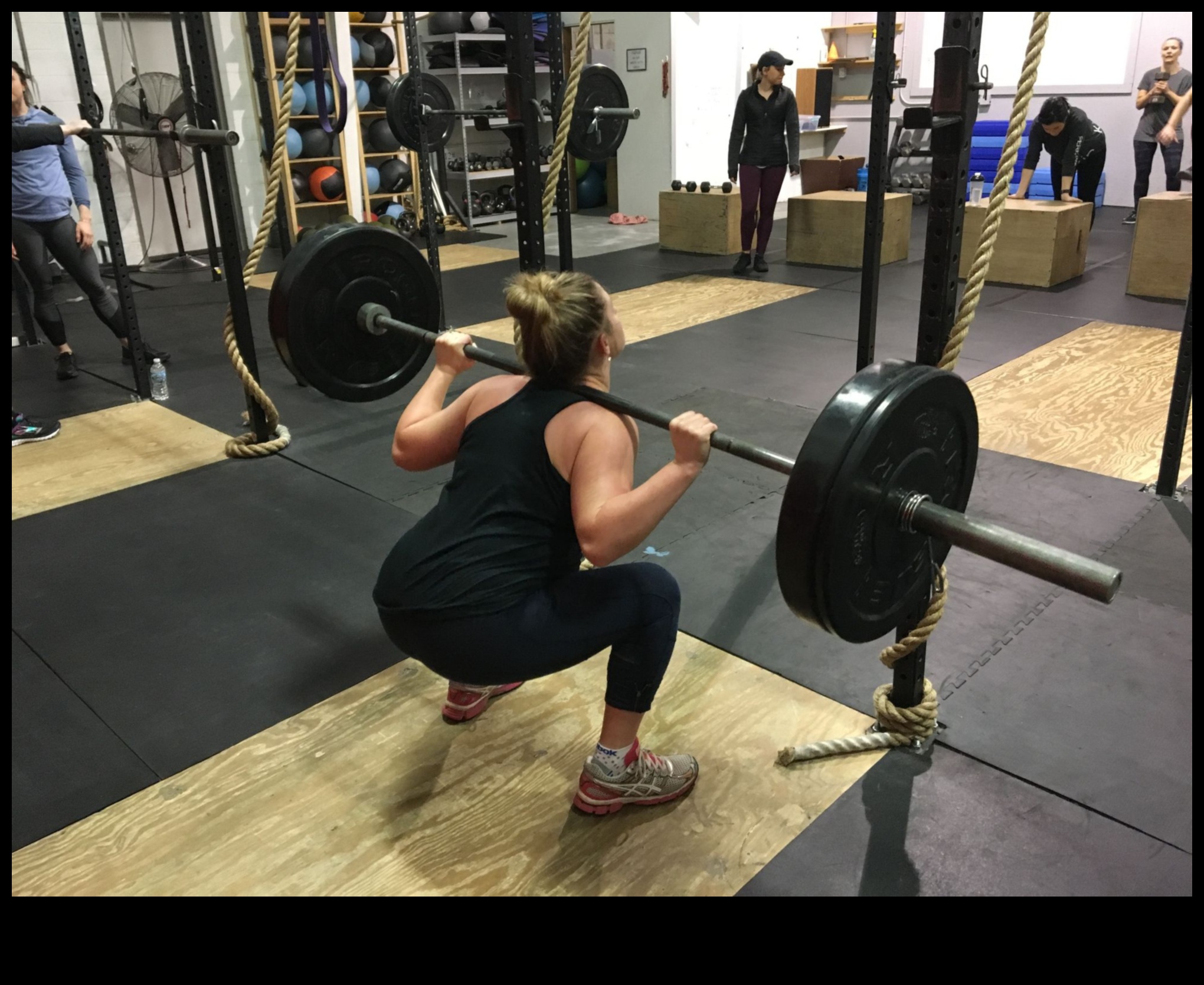 القوة في الصفاء: تدريب الأثقال وتأثيراته المهدئة على العقل