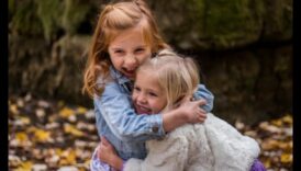 لحظات مدروسة مع الصغار: الأبوة والأمومة من أجل الحياة الحالية