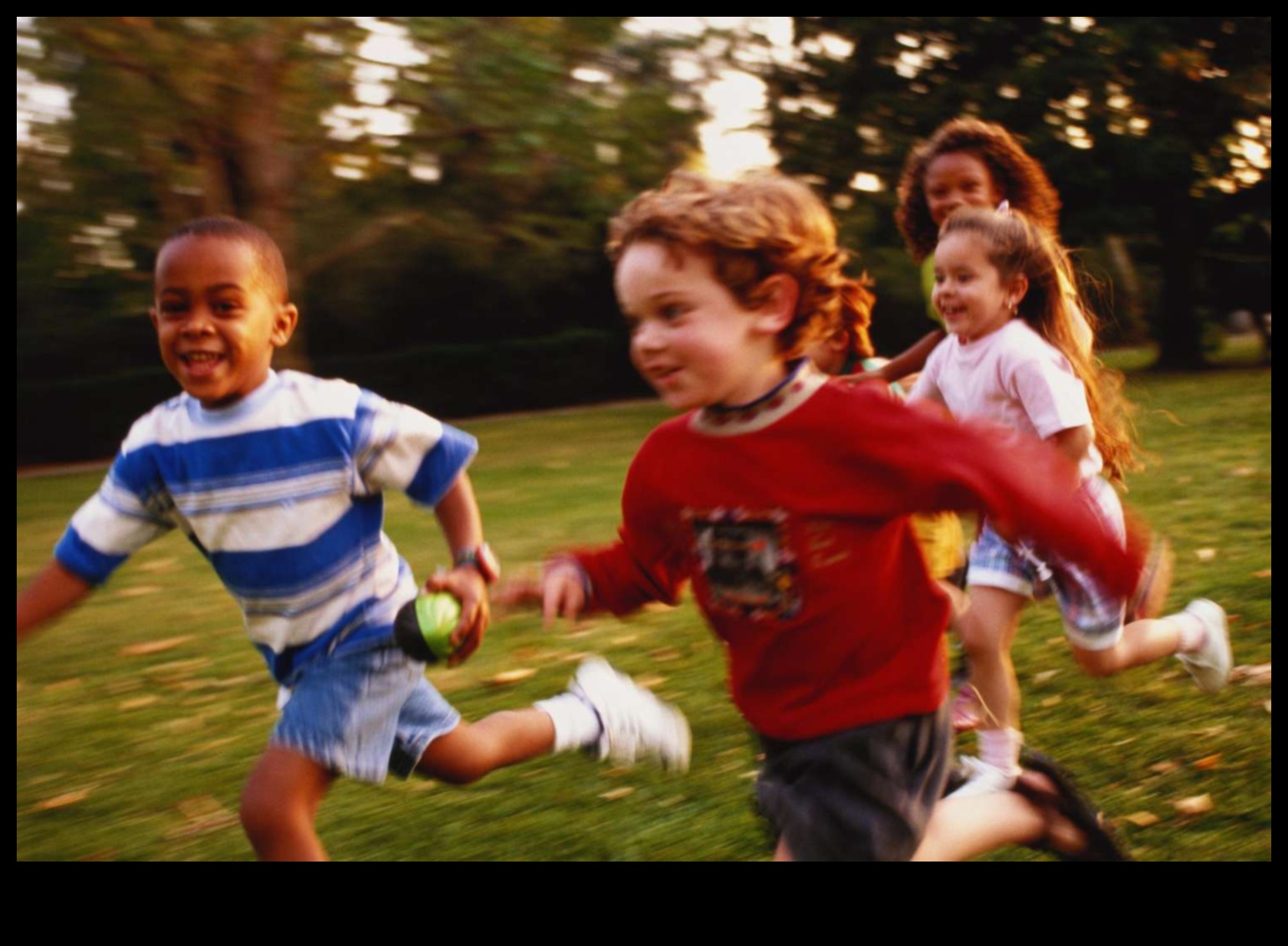 سباق تتابع قوس قزح طريقة ملونة وحيوية للأطفال للحصول على النشاط 4 سباق قوس قزح: متعة ممارسة الأطفال الملونة والحيوية