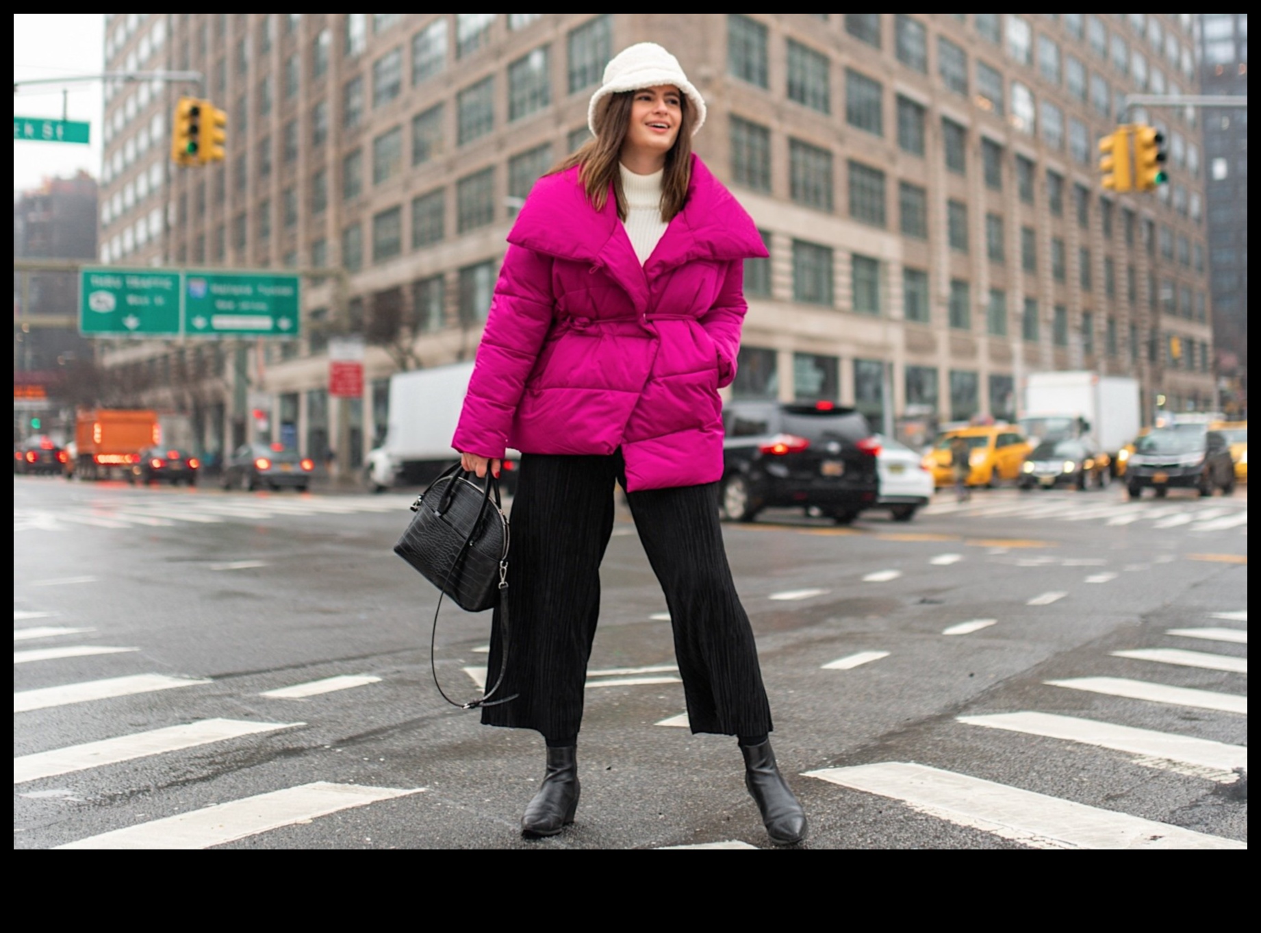 الشتاء غريب الأطوار: عناصر مرحة في أزياء الطقس البارد