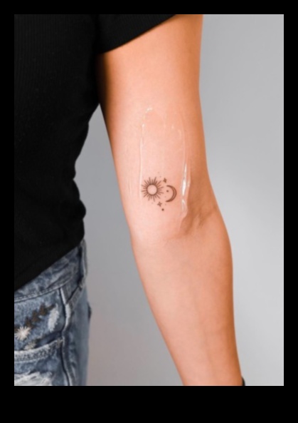 نزوة المعصم: إلهامات وشم صغيرة مرحة وساحرة