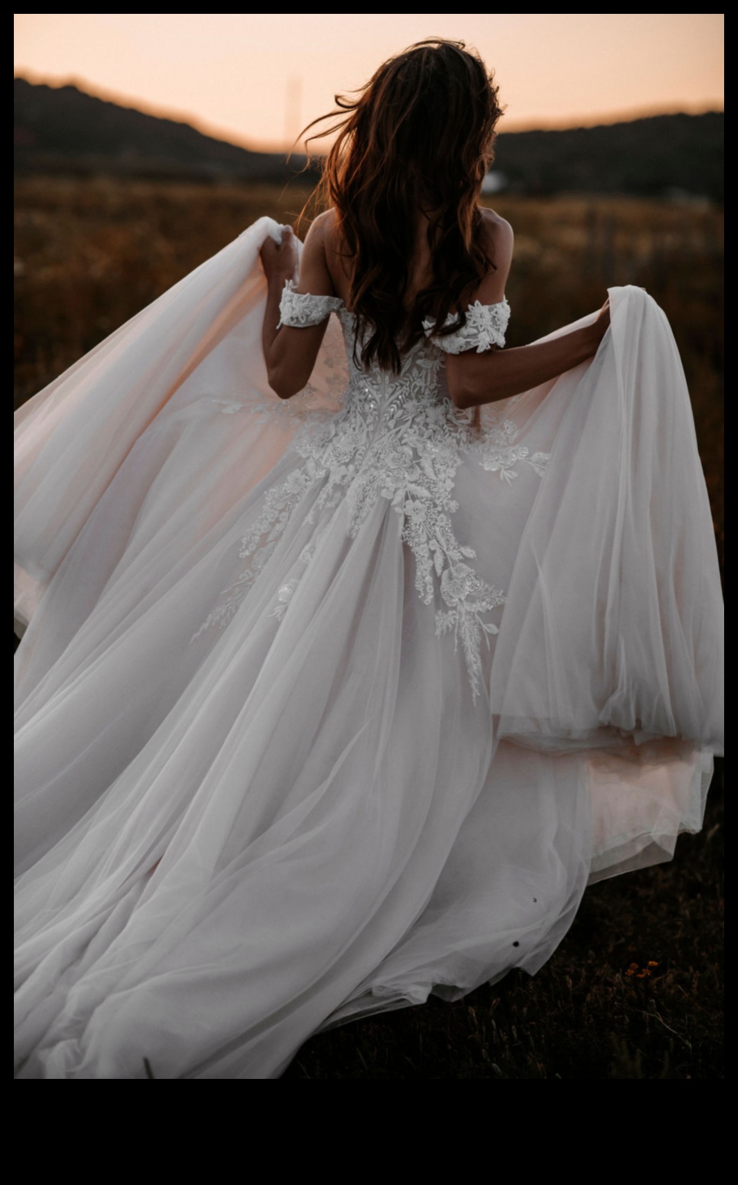 Futurist Flair Couture فساتين زفاف عصرية رائعة للعروس العصرية 4 الذوق المستقبلي: فساتين الزفاف العصرية الرائعة