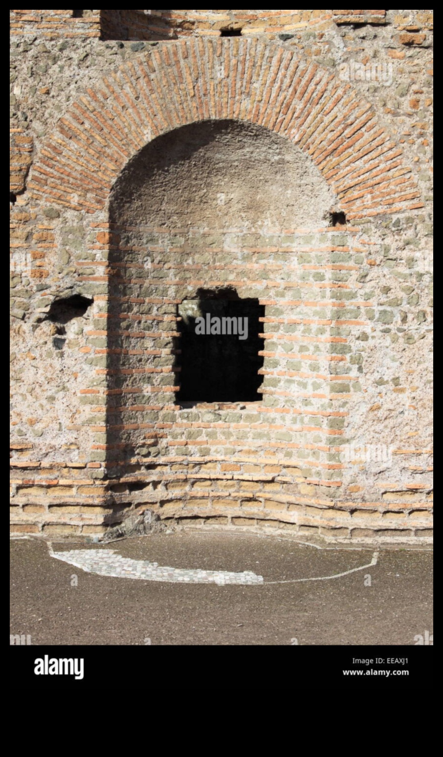 الكوة الأثرية: استكشاف تجاويف التاريخ