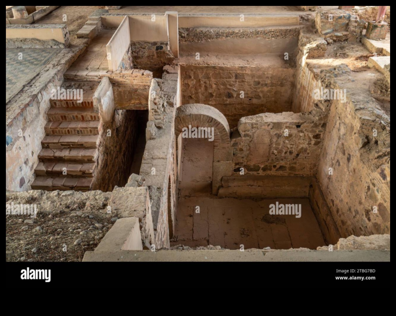 الكوة الأثرية: استكشاف تجاويف التاريخ