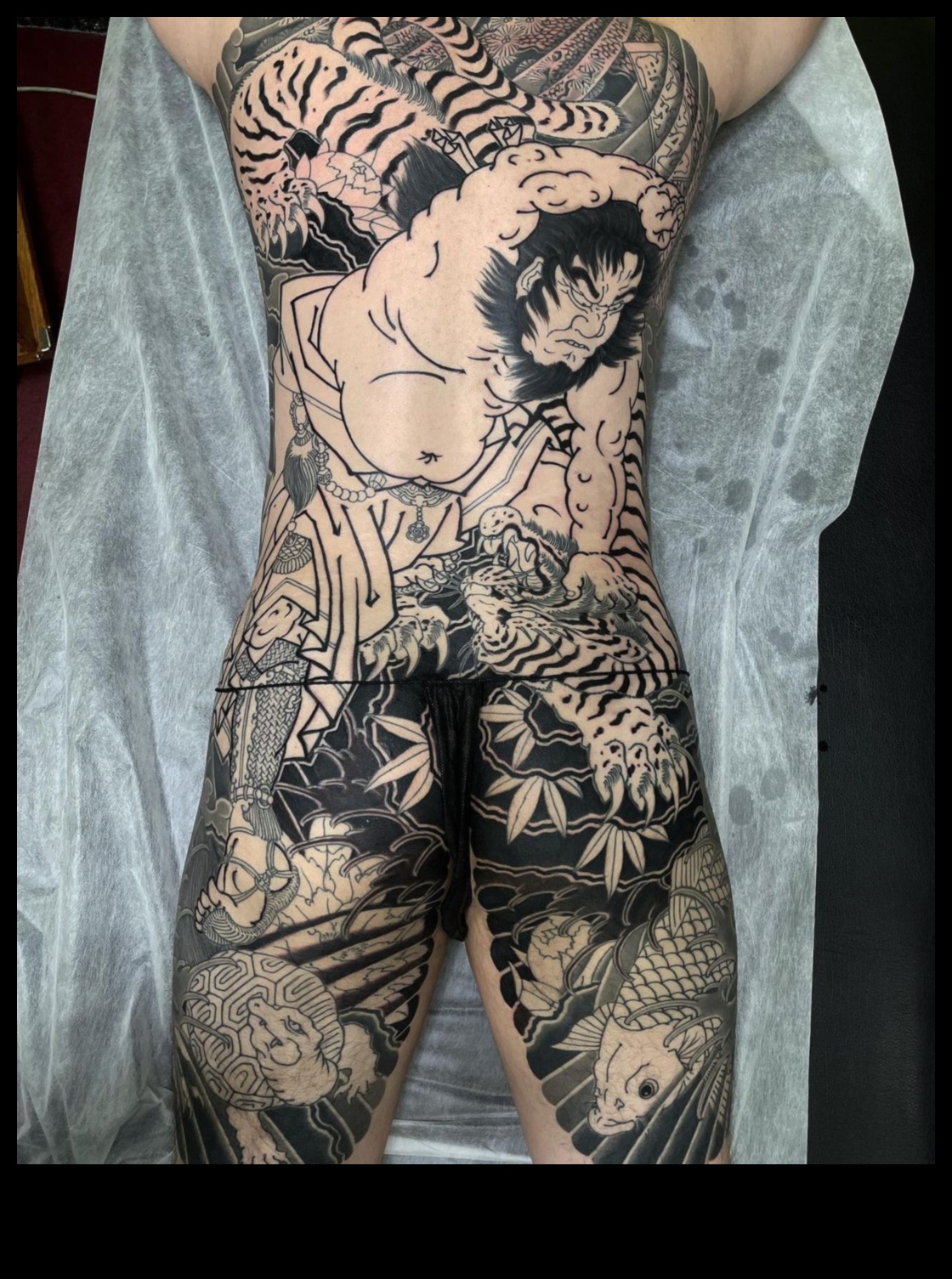 كيمياء الحبر: رفع الأسلوب من خلال إتقان الوشم الياباني