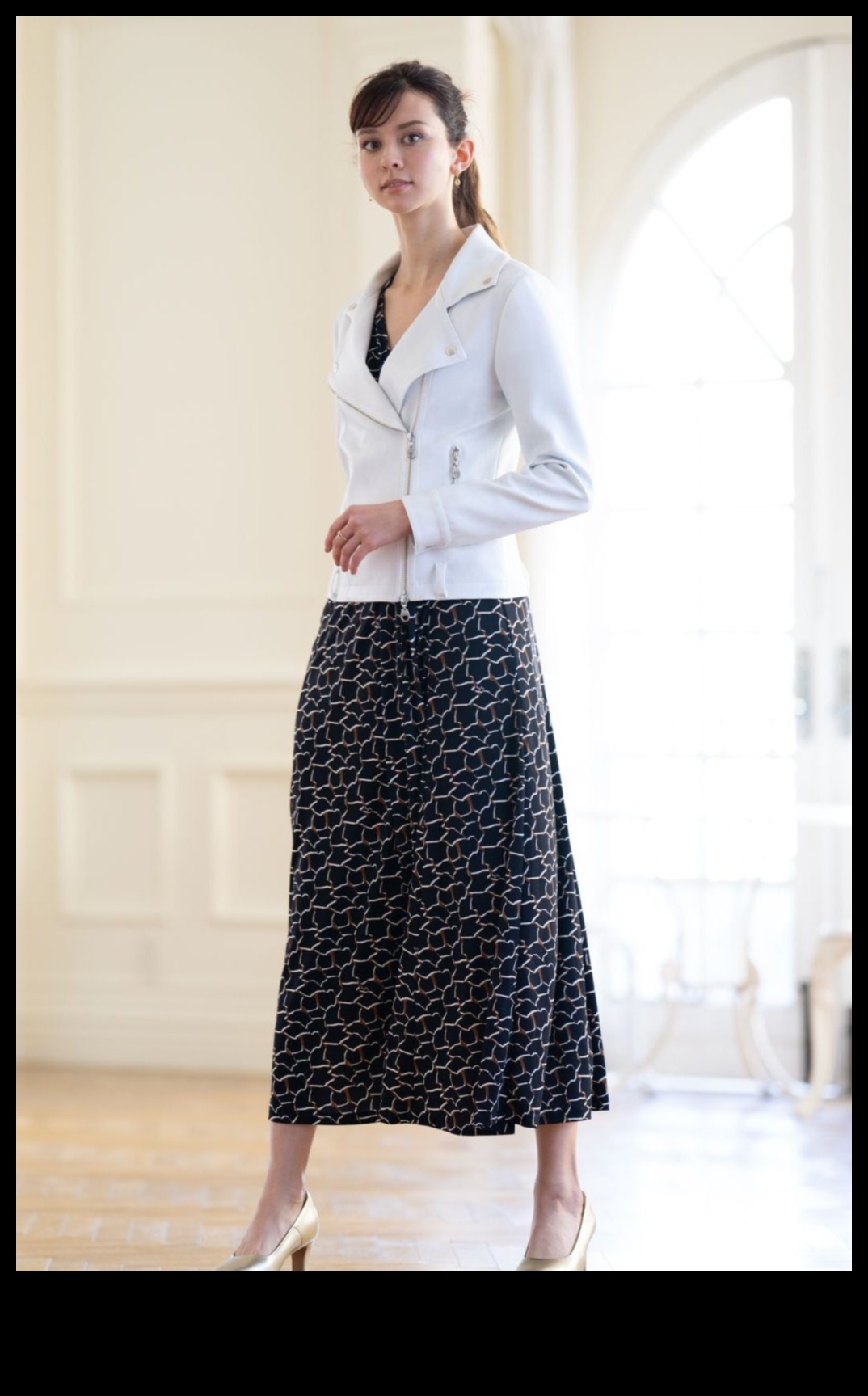 كلاسيكية مع لمسة: ملابس خالدة مع لمسة عصرية