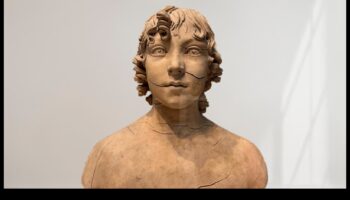 روعة النحت: التحولات الفنية للشكل البشري