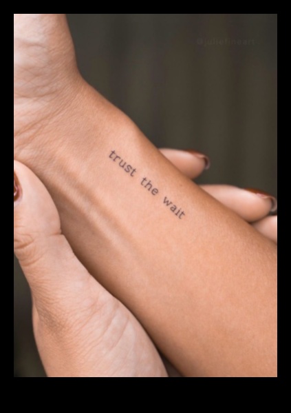 نزوة المعصم: إلهامات وشم صغيرة مرحة وساحرة